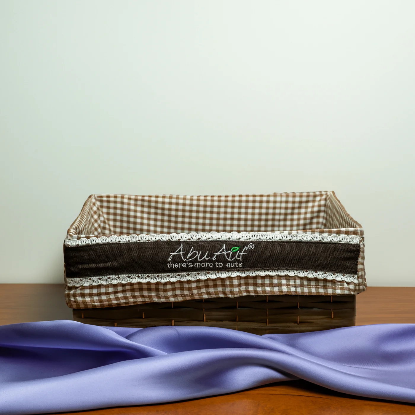 سلة هدايا "وسط"