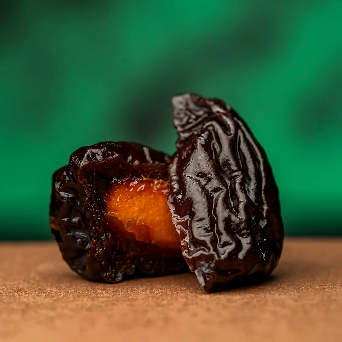 قراصيا بالنواه جامبو - 100 جم