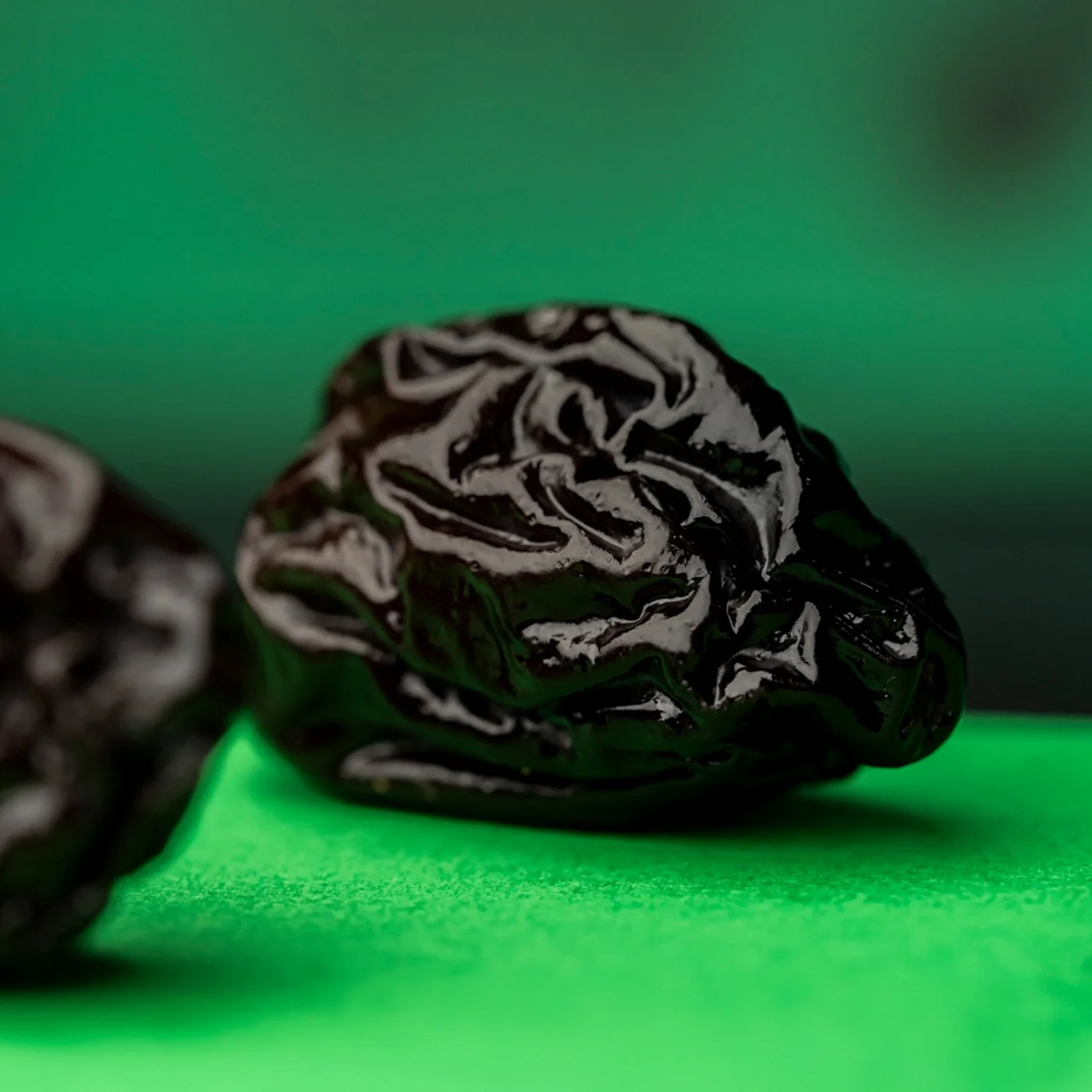 قراصيا بالنواه جامبو - 100 جم