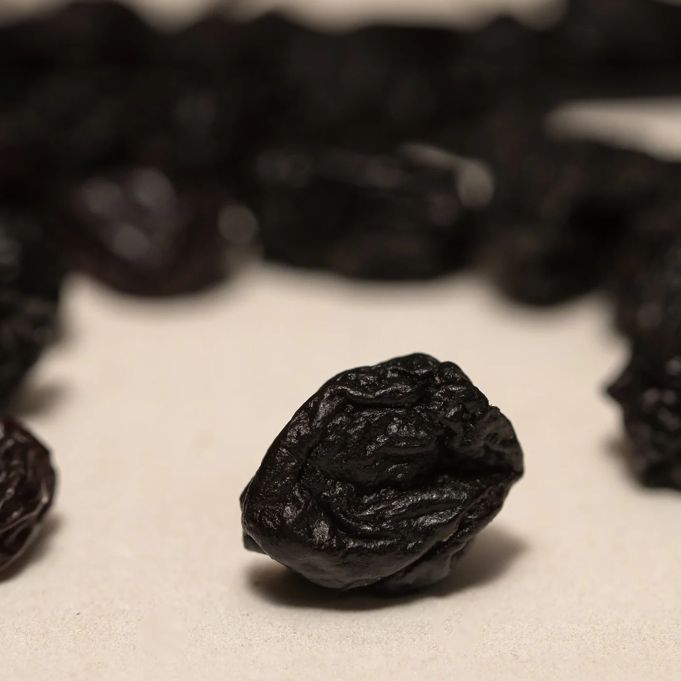 قراصيا بالنواه جامبو - 100 جم