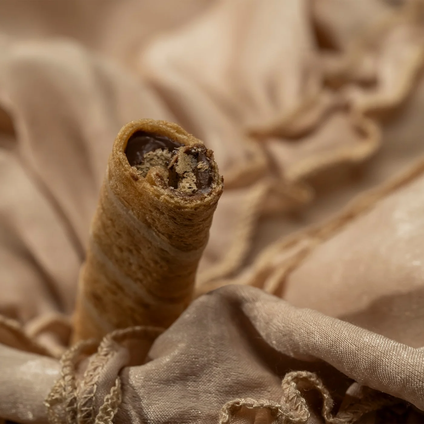 Golden Crispy Wafer stuffed with hazelnut cream - 1 Box